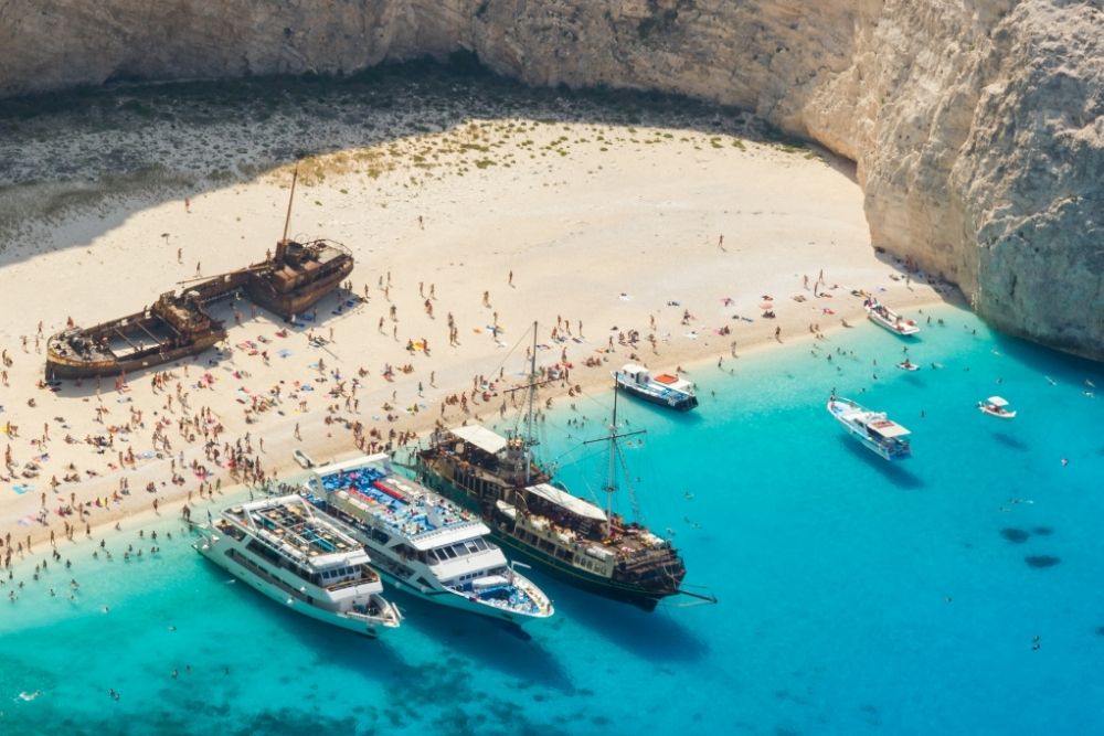 Turkuazın En Güzel Tonları: Yunan Adaları'nın En İyi 7 Plajı (Navagio'dan Elafonisi'ye)