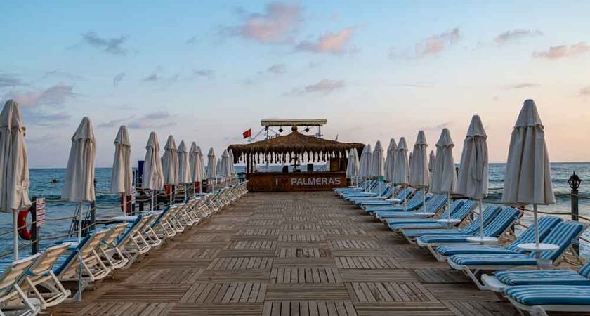 Palmeras Beach Hotel
