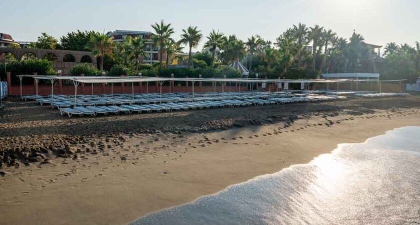 Palmeras Beach Hotel